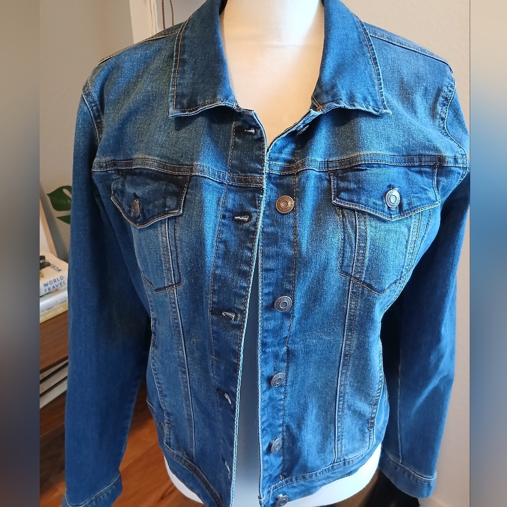 Kensie Blue Denim Jean Jacket Large - Lots of stretch!